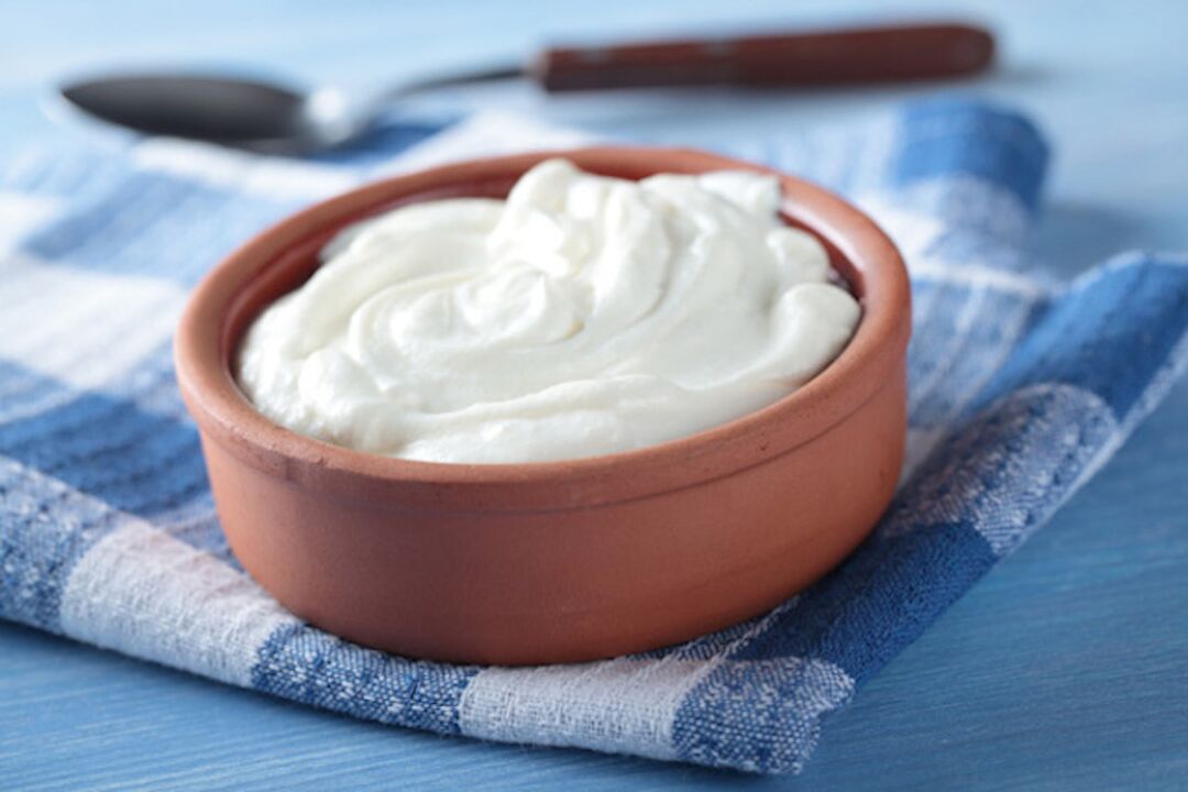 Greek yogurt for diet with 6 petals