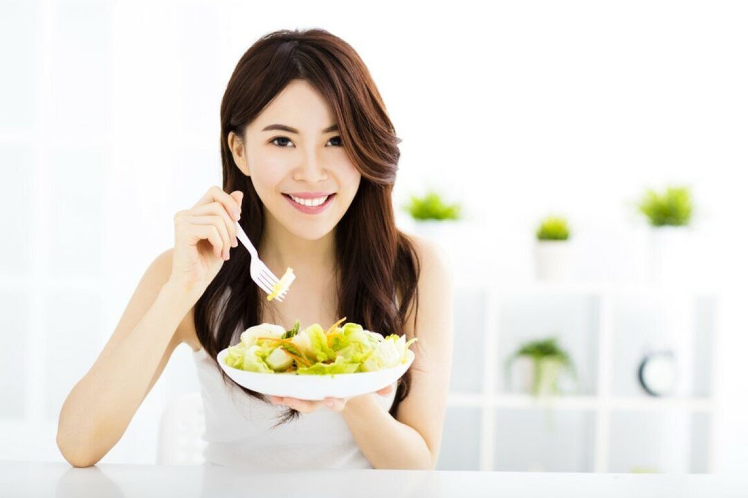 The Japanese woman eating a salad